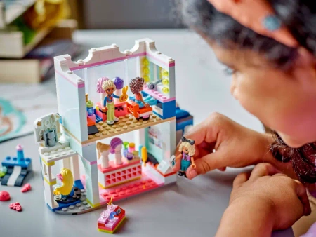 LEGO Friends 42662 Salon fryzjerski i sklep z ozdobami