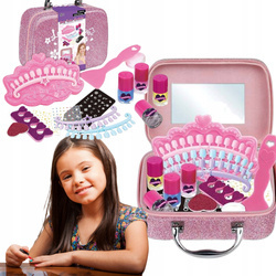 Zestaw kosmetyków do manicure w kuferku paznokci