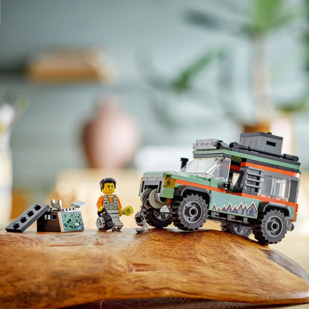 LEGO CITY 60447 Górska ciężarówka terenowa 4x4