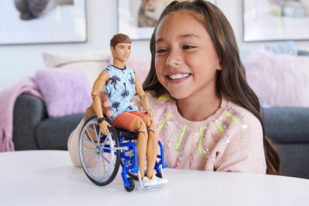 Barbie Ken na wózku inwalidzkim HJT59