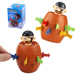 Gra zręcznościowa PIRACKA BECZKA Z MIECZAMI pirat nabijany w beczce