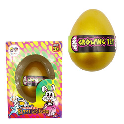 Rosnący zajączek w jajku wykluwający się z jajka króliczek