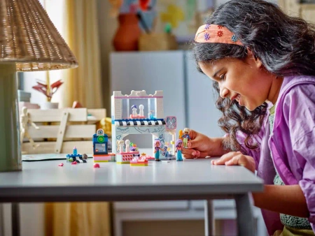 LEGO Friends 42662 Salon fryzjerski i sklep z ozdobami