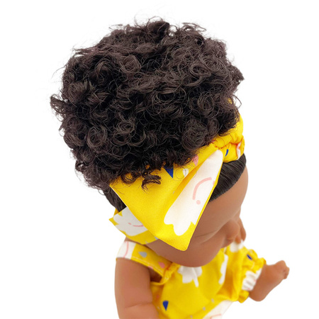 Lalka ciemnoskóra Afro w żółtym ubranku bobas 26 cm
