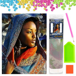 DIAMENTOWA MOZAIKA HAFT KOBIETA CZARNOSKÓRA W CHUŚCIE 30X40CM