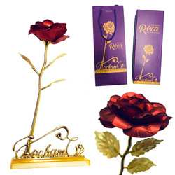 Wieczna RÓŻA CZERWONA ZŁOTA ŁODYGA z napisem na podstawce FIOLETOWE PUDEŁKO